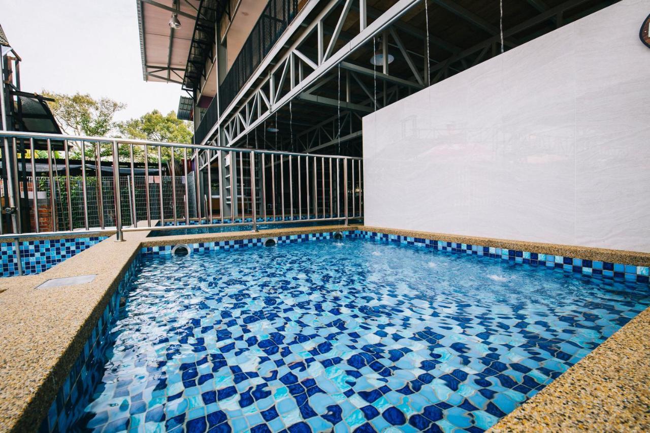 Rick Resort Teluk Intan Esterno foto